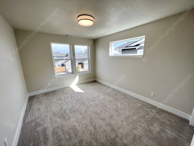 Building Photo - Gorgeous newly built in 2022 4 BR home in ...