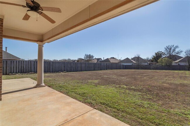 Building Photo - 8740 Pemberton Park