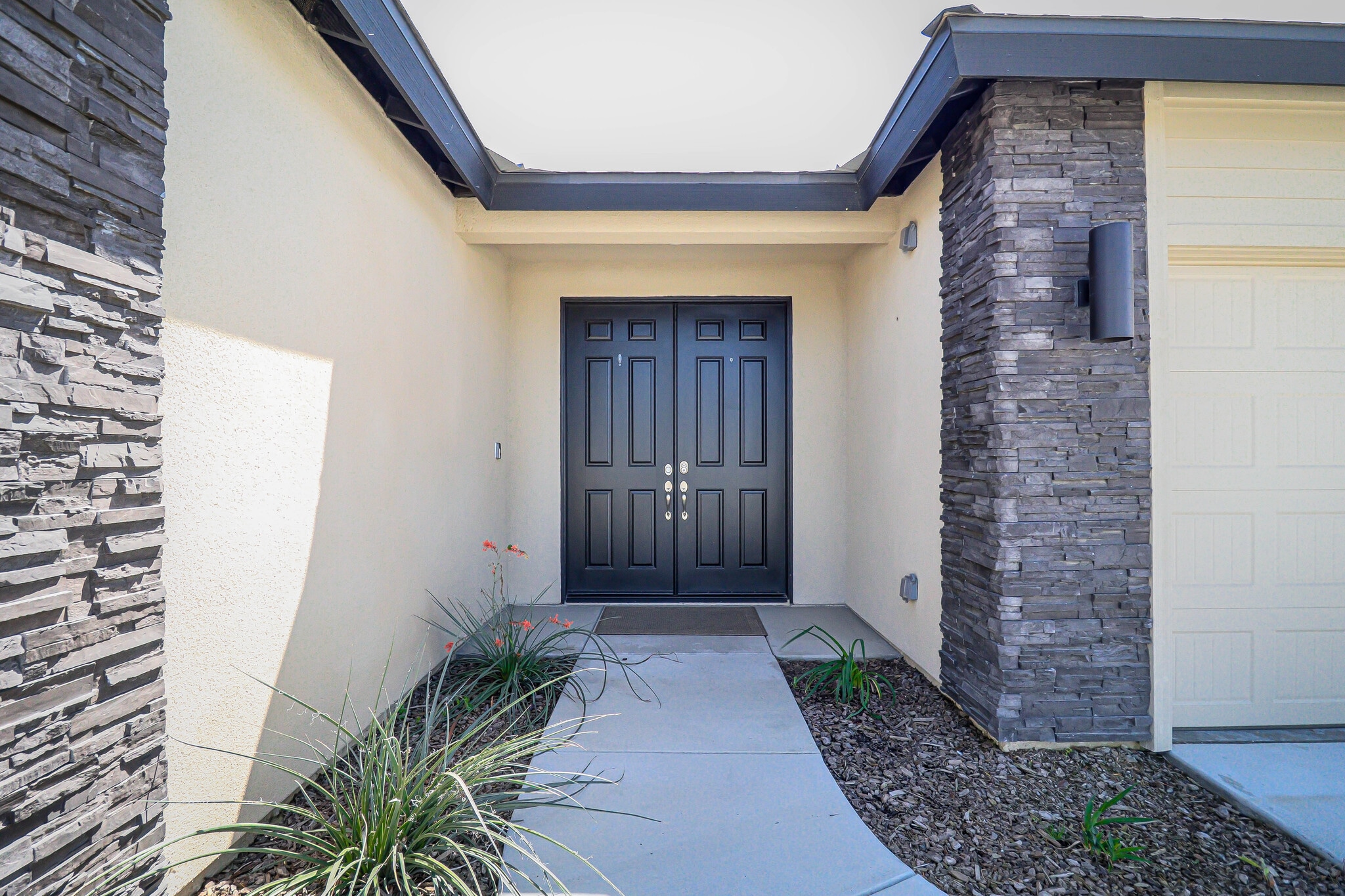 Building Photo - 15017 Maryvale Ave
