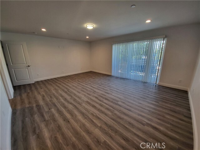 Building Photo - 14614 Vanowen St
