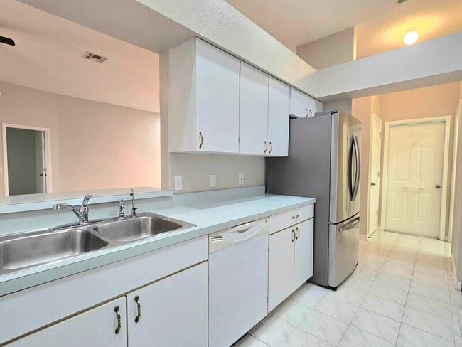 Building Photo - 7047 Hazeltine Cir