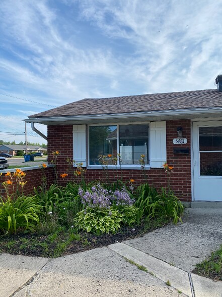 Primary Photo - 5481 Bellefontaine Rd