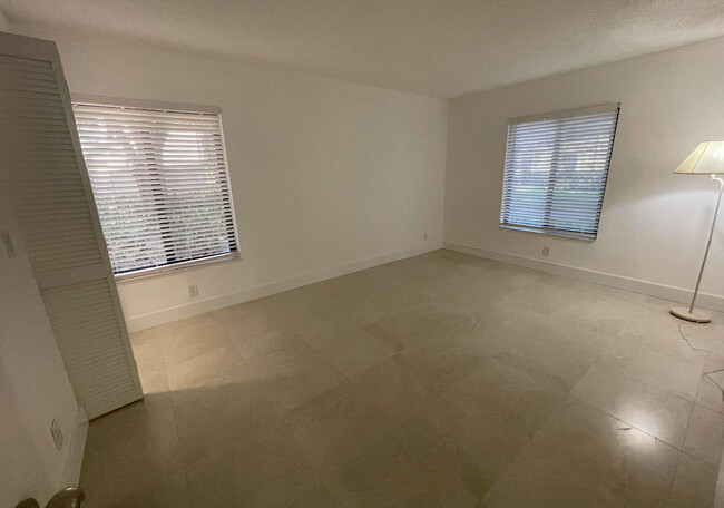 Building Photo - 205 Foxtail Dr