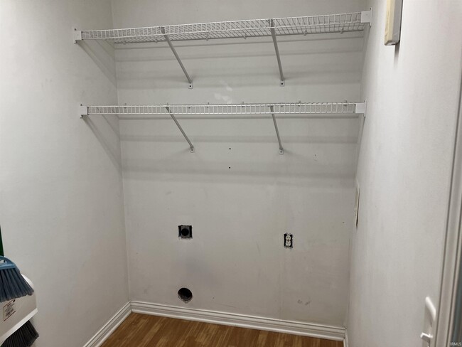 Building Photo - 8120 Cedar Point Dr