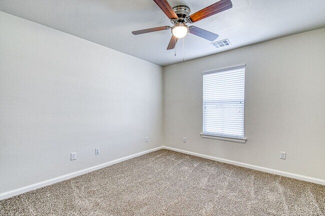 Building Photo - 3112 Pebble Pond Dr