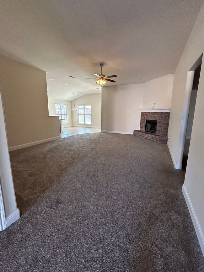 Building Photo - Beautiful 4 Bedroom Home in Northpark!