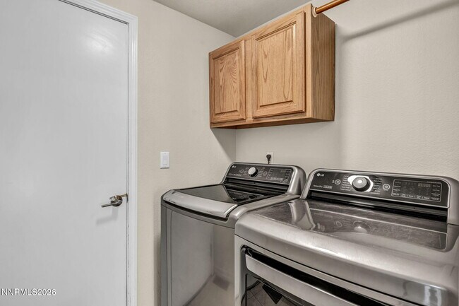 Building Photo - 6490 Brookview Cir