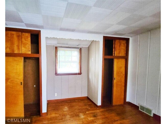 Building Photo - 823 Elm St
