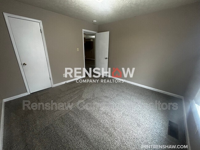 Building Photo - 181 Lealand Ln