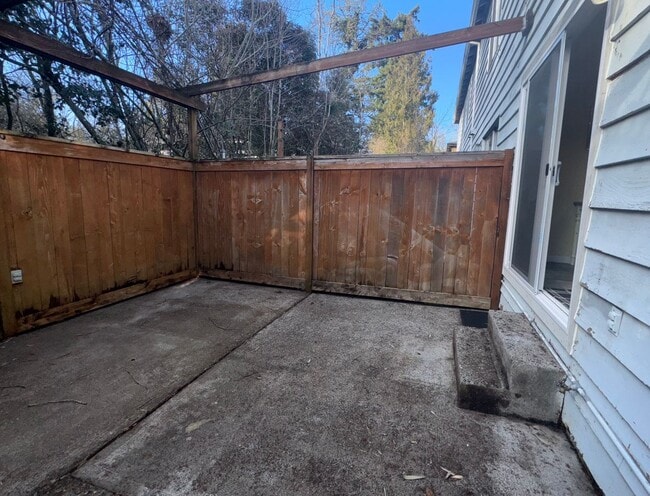 Building Photo - Charming Remodeled Townhome in Raleigh West - Prime Location w/ Garage & Private Patio