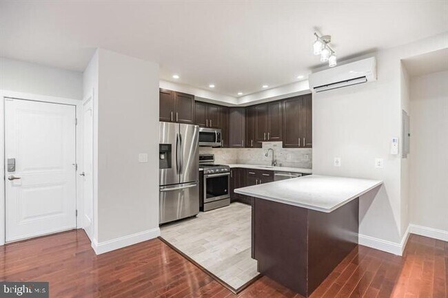 Building Photo - 2130 Locust St