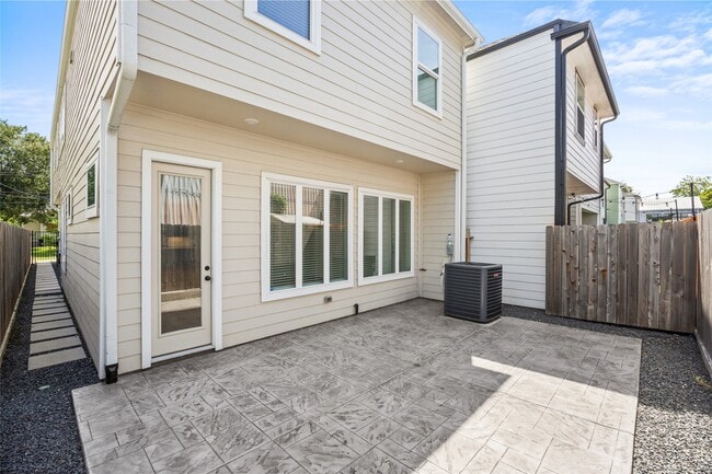 Building Photo - 946 Judiway St