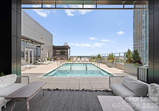 Building Photo - 500 W Trade St