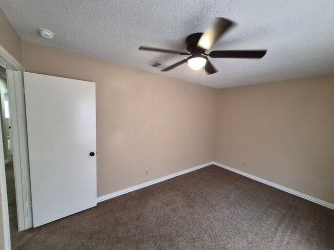 Building Photo - 8007 Chestnut Bluff Dr