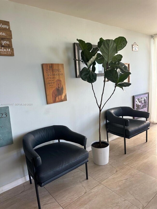 Building Photo - 600 NE 36th St