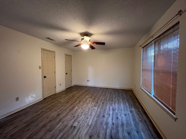 Master bedroom - 5901 Larry Dr