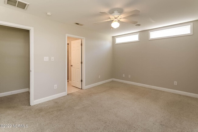 Building Photo - 102 S Park Ln