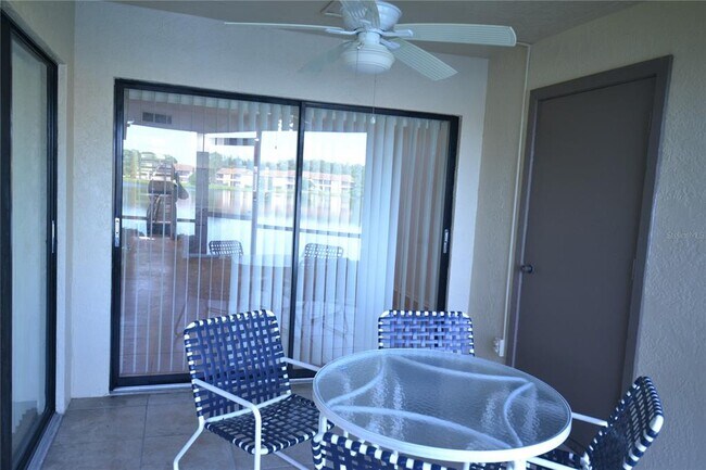 Building Photo - 209 Woodlake Wynde