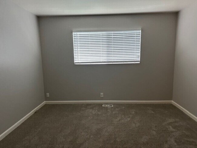 Building Photo - 55-0209