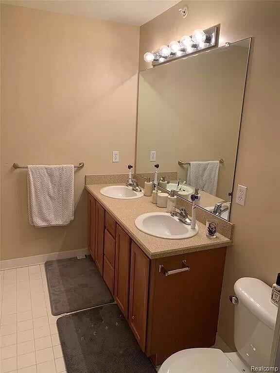 Building Photo - 3202 Camden Dr
