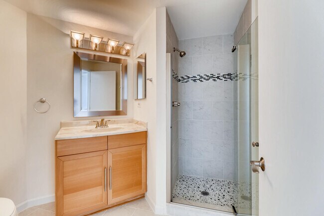 Building Photo - 250 President St