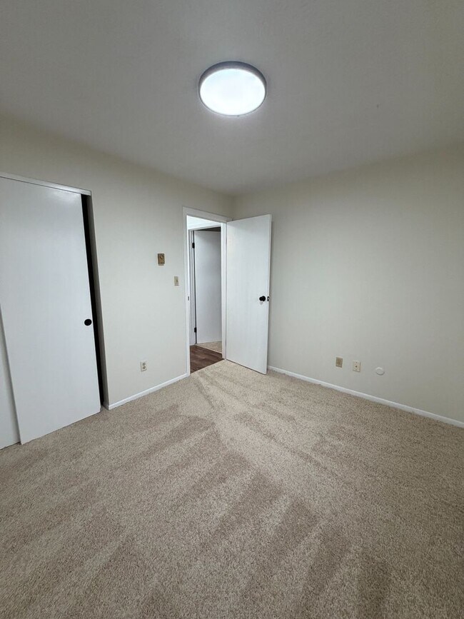 Building Photo - 64 W Neff Ave