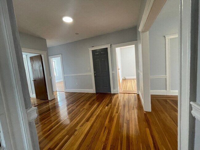 Building Photo - 15 Mora St