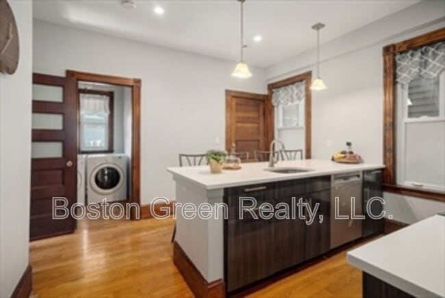 Building Photo - 181 M St