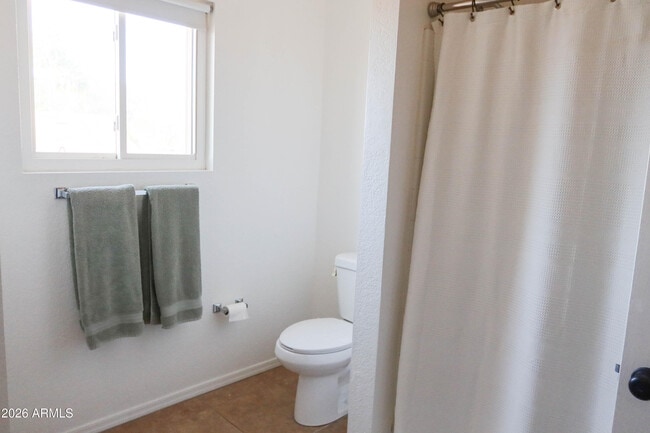 Building Photo - 3113 E Topeka Dr