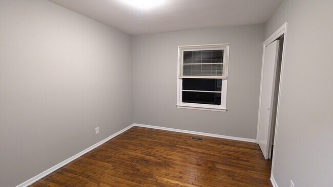 Building Photo - 3100 Highland Dr SE