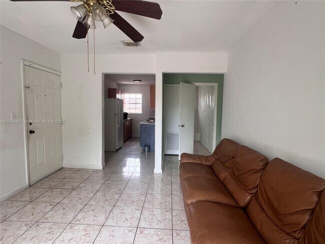 Building Photo - 608 SW 15th Ave