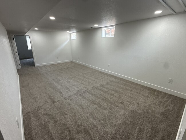 Building Photo - 230 N 11th Ct