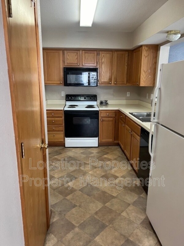 Building Photo - 2713 Grand Cir