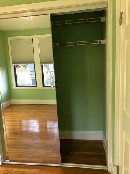 Building Photo - 40 Rockview St