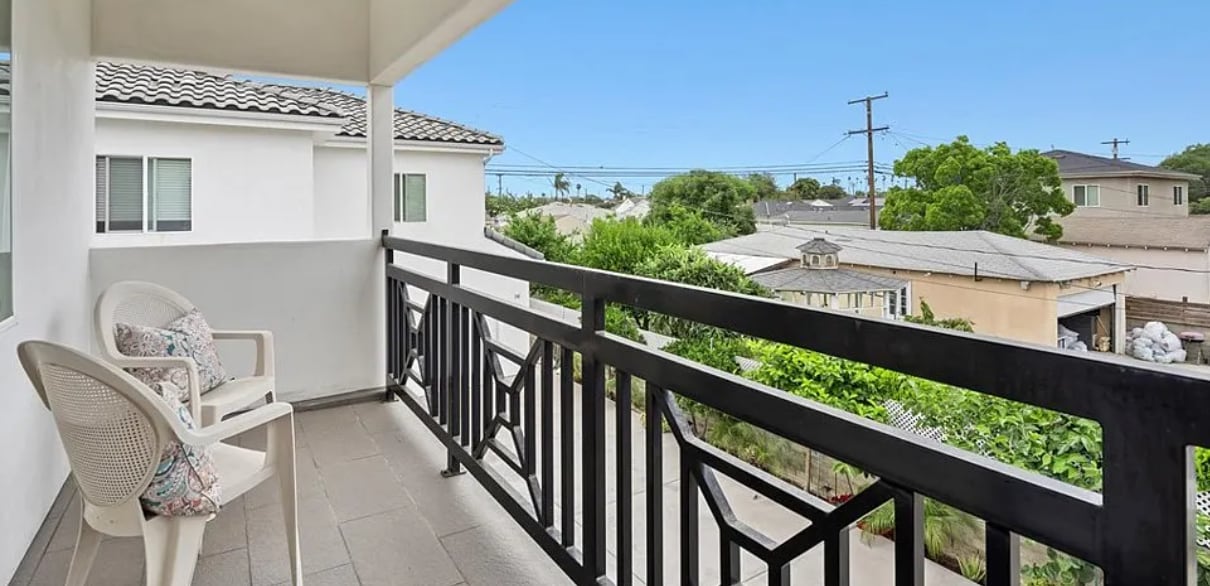 Building Photo - 1143 W 163rd St