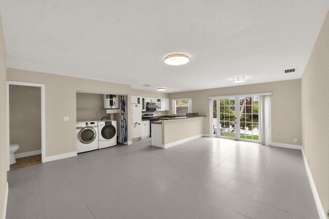 Building Photo - 4295 Coral Springs Dr