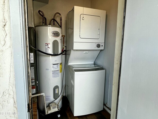 Building Photo - 6700 Escondido Dr