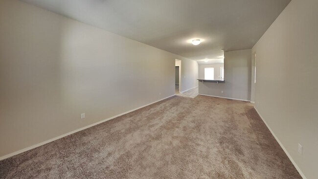 Building Photo - Very Nice 4 bedroom 2 bath home in Harrah ...