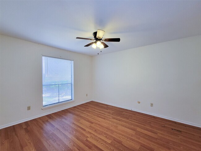 Building Photo - 8435 Hearth Dr