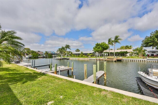 Building Photo - 1045 Apollo Beach Blvd