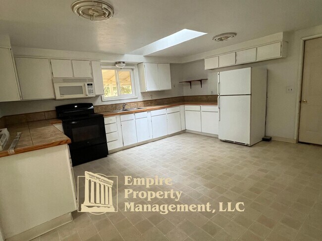 Building Photo - 87948 8th St