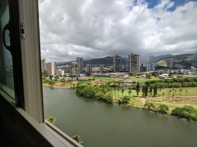 Building Photo - Island Colony 1-Bed 1-Bath, Sweeping Mount...