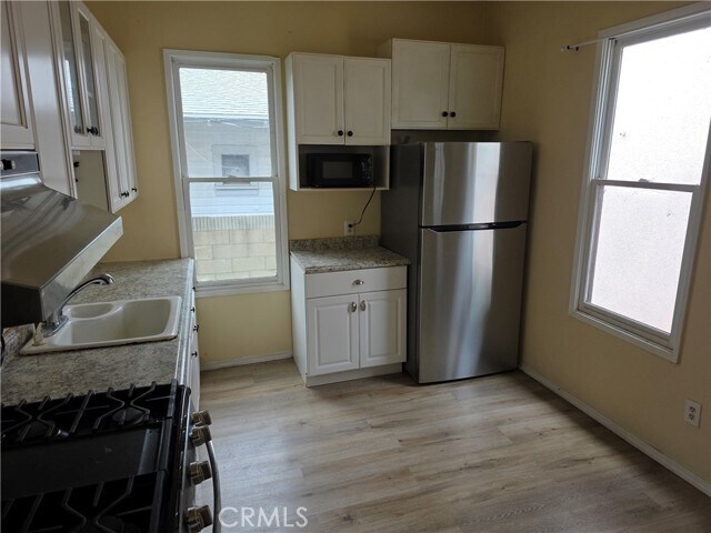 Building Photo - 281 N Grand St