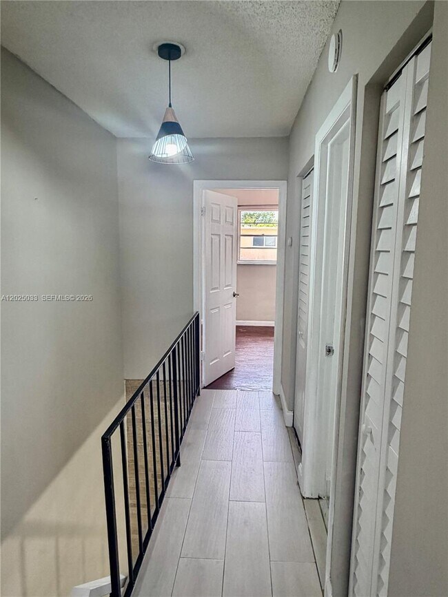 Building Photo - 1705 W 57th St