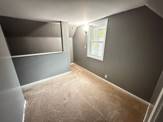 Building Photo - Single-Family Home Close to Henry Ford Hos...