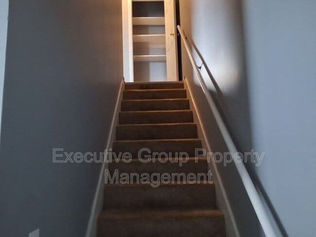 Building Photo - 1115 Crowne Pointe Dr