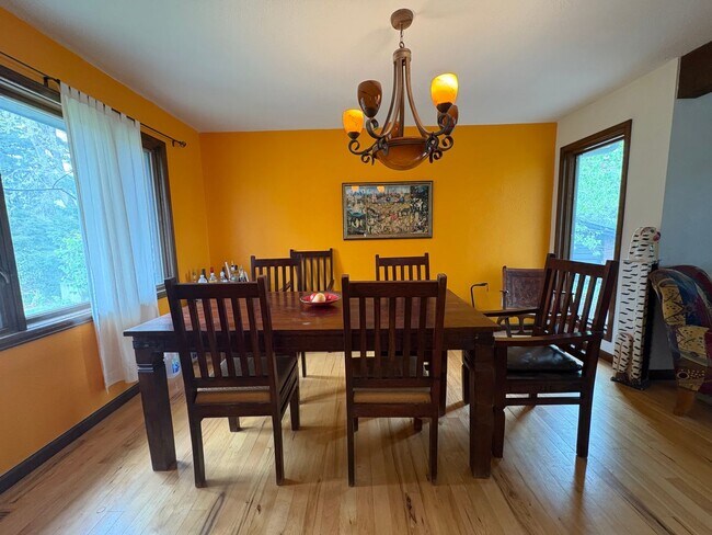 Building Photo - 4 Bed 2.5 Bath Home in North Boulder With ...
