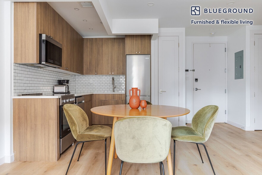 Building Photo - 68 Gold St