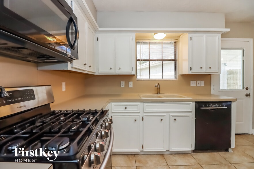 Building Photo - 6611 Gleneagles Dr