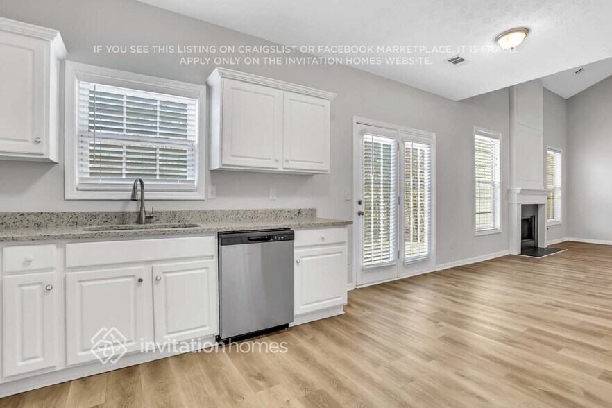 Building Photo - 1230 Everwood Dr SW